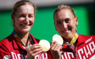 Российские теннисистки Екатерина Макарова и Елена Веснина - олимпийские чемпионки
