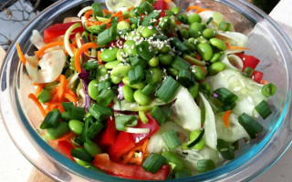 Овощной салат с зеленым луком