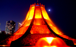 Фонтан Вулкан в Абу - Даби ОАЭ