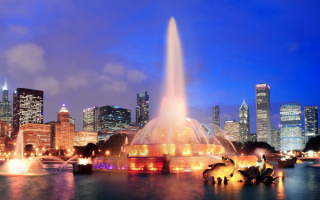 Букингемский фонтан в Чикаго вечером