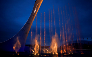 Фонтан в олимпийском парке в Сочи