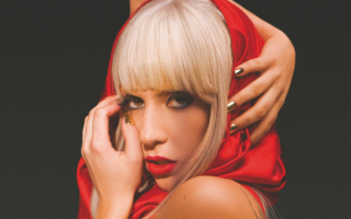 Леди Гага в красном