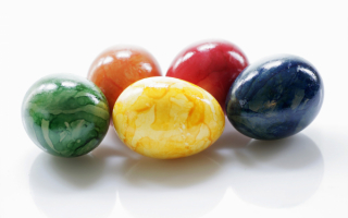 Разноцветные  яйца