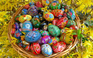 Раскрашенные яйца к празднику Пасхи
