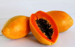 Экзотический фрукт папайя