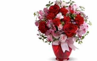 Букет цветов на столе