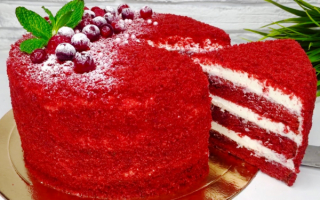 Красный слоеный торт