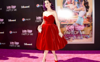 Кэти Перри в красном платье