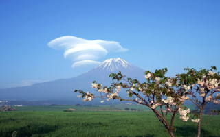 Гора Фудзи весной