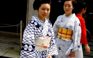 Японские девушки в кимоно