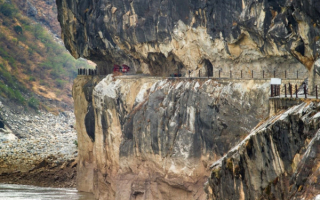 Ущелье Прыгающего Тигра в Лицзяне