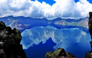 Озеро Тяньчи на вершине горы Чанбайшань