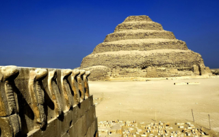 Кобры охраняют пирамиду