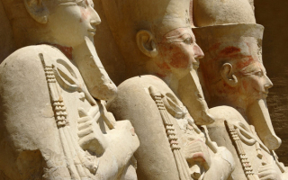 Статуи египетских богов в Луксоре
