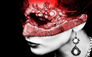 Женщина в маске