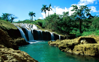 Водопад в тропиках