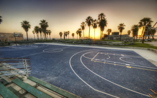 Баскетбольная площадка на пляже Лос-Анджелеса