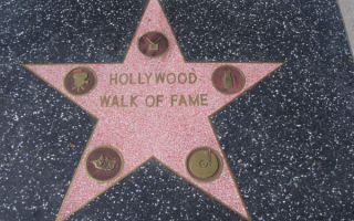 Звезда на звездной аллее в Лос-Анджелесе