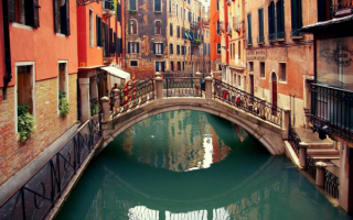 Мостик через малый канал в Венеции