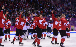 Женская сборная Канады выиграла хоккейный турнир на Олимпиаде в Сочи
