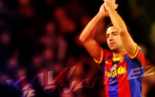 Хави Эрнандес приветствует зрителей