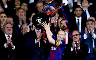 Андрес Иньеста с кубком Испании 2018