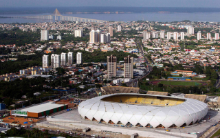 Футбольный стадион «Арена Амазония» в Манаусе, Бразилия