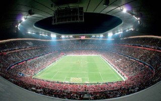 Поле стадиона Альянс Арена