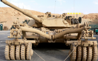 Американский танк Абрамс с противоминной навеской