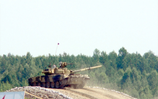 Танк Т-90С на танкодроме