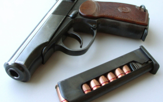 Пистолет Макарова с обоймой