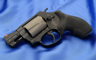 Компактный револьвер Смит и Вессон