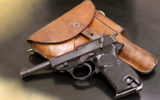 Пистолет Walther P1 с кобурой