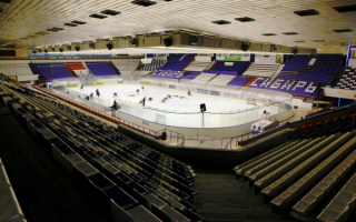 Хоккейная коробка в ледовом дворце 