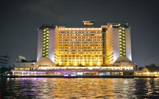 Отель Ramada вид с реки