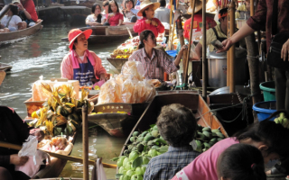 Рынок на воде в Бангкоке