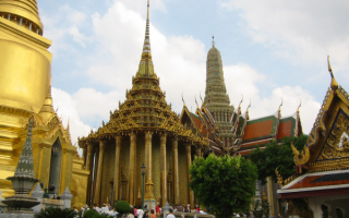 В Бангкоке триста храмов Будды