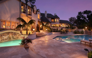 Вилла с бассейнами