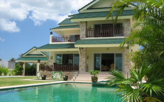 Вилла с зеленой крышей