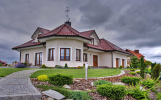 Дом на пригорке