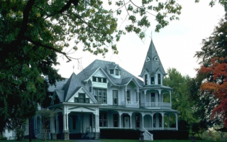 Вилла в парке