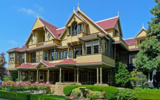 Большой красивый дом