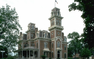 Вилла с башней