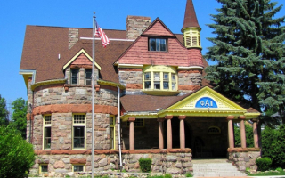 Каменный дом