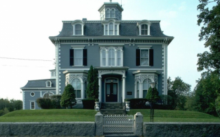 Дом с мансардой и мезонином