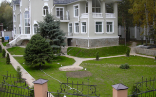 Двухэтажный особняк с мансардой