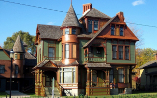 Красивый дом с мансардой