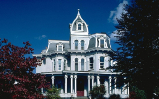 Вилла с мансардой