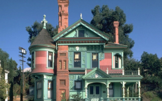 Дом с эркером