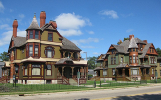 Дома с мансардами